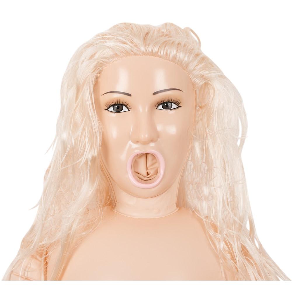 Oppblåsbar sexdukke med blondt hår, 3D-ansikt og åpen munn.