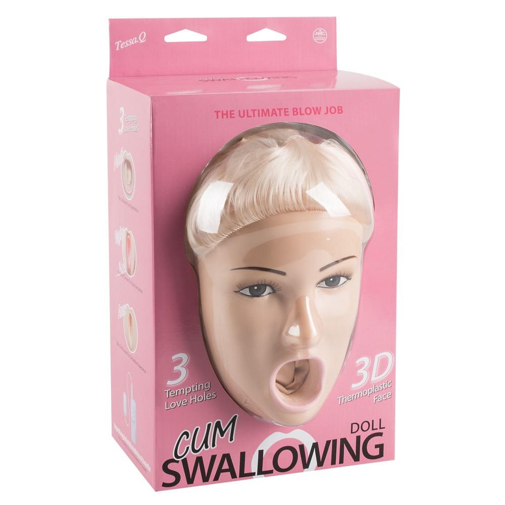 Blond sexleketøydukke med 3D-ansikt og åpen munn, pakket i rosa eske.