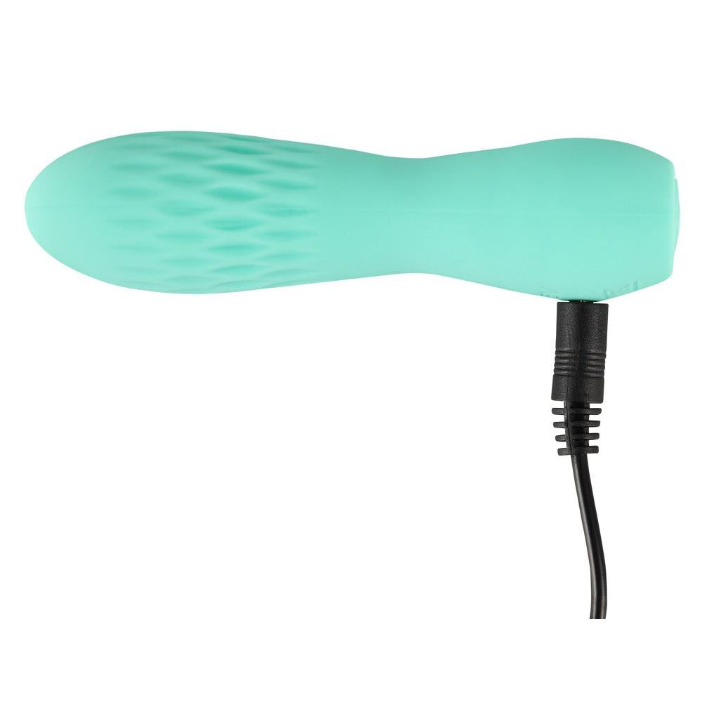 Turkis silikon minivibrator med rillet tekstur og ladekabel.