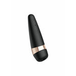 Satisfyer Pro 3+ sugevibrator i matt svart silikon med elegante gulldetaljer og kontrollknapper.