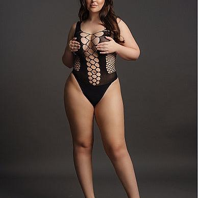 Plus size modell i svart Le Désir fencenet teddy med dyp V-hals og kontraststoff.