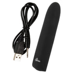 Svart, myk Sweet Smile klitorisvibrator med USB-ladekabel. Kompakt og diskret design.