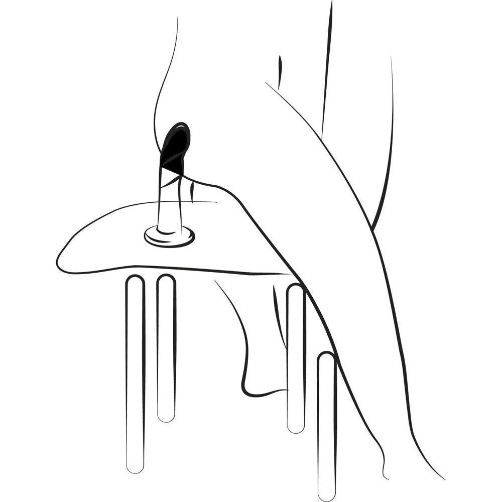 Minimalistisk strektegning av en person som sitter med en svart, buet dildo med sugefot.