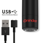 Svart Oninder Berlin Bullet klitorisvibrator med rødt logo, magnetisk USB-ladekabel og ladeindikatorer.