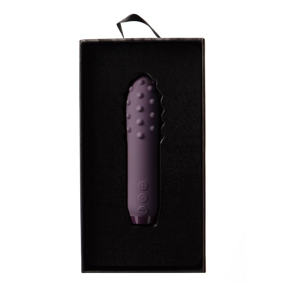 Je Joue Duet bullet vibrator i lilla medisinsk silikon, med teksturert og glatt overflate, i svart eske.