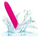 Bliss Vibe vibrator i fuchsia flytende silikon, vanntett design med vannsprut.