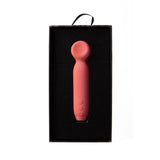 Je Joue Vita Bullet vibrator i matt rosa silikon med avrundet tupp og kontrollknapper, presentert i en svart eske.