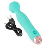 Turkis Cuties AquaVibe klitorisstimulator med rillet hode, rosegull base og USB-ladekabel.