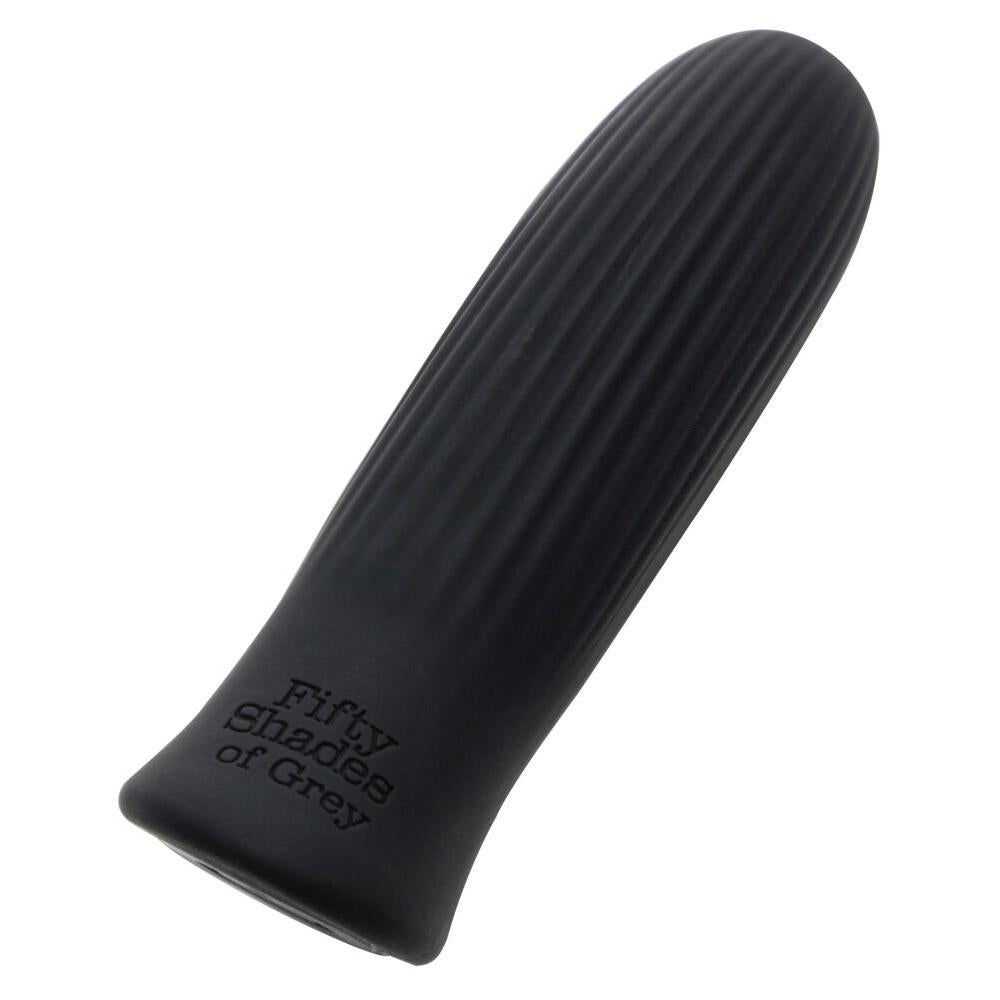 Svart, ribbet silikon bullet vibrator fra Fifty Shades of Grey med avrundet spiss.