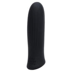Svart, ribbet silikon bullet vibrator fra Fifty Shades of Grey, med avrundet spiss og logo.