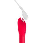 Rød We-Vibe Tango X klitorisstimulator i silikon med spiss tupp og kontrollknapper.