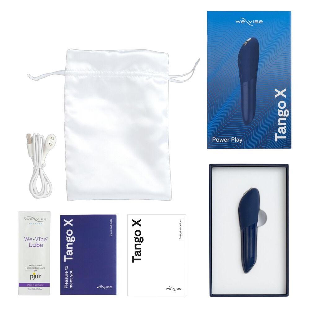 Blå We-Vibe Tango X klitorisvibrator, lader, oppbevaringspose, smøremiddel og manualer.