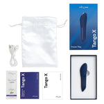 Blå We-Vibe Tango X klitorisvibrator, lader, oppbevaringspose, smøremiddel og manualer.