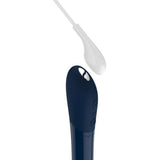We-Vibe Tango X blå klitorisvibrator i silikon med hvit ladekabel.