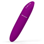 LELO Mia 3 klitorisvibrator i elegant purpur silikon, med diskret leppestiftdesign.