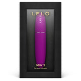 LELO Mia 3 klitorisvibrator i elegant purpur, vist i svart eske med LELO-logo.