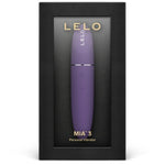 LELO Mia 3 klitorisvibrator i lilla, vist i en svart eske med LELO-logo.