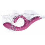 We-Vibe Nova 2 rabbitvibrator i lilla silikon, delvis nedsenket i vann med bobler.