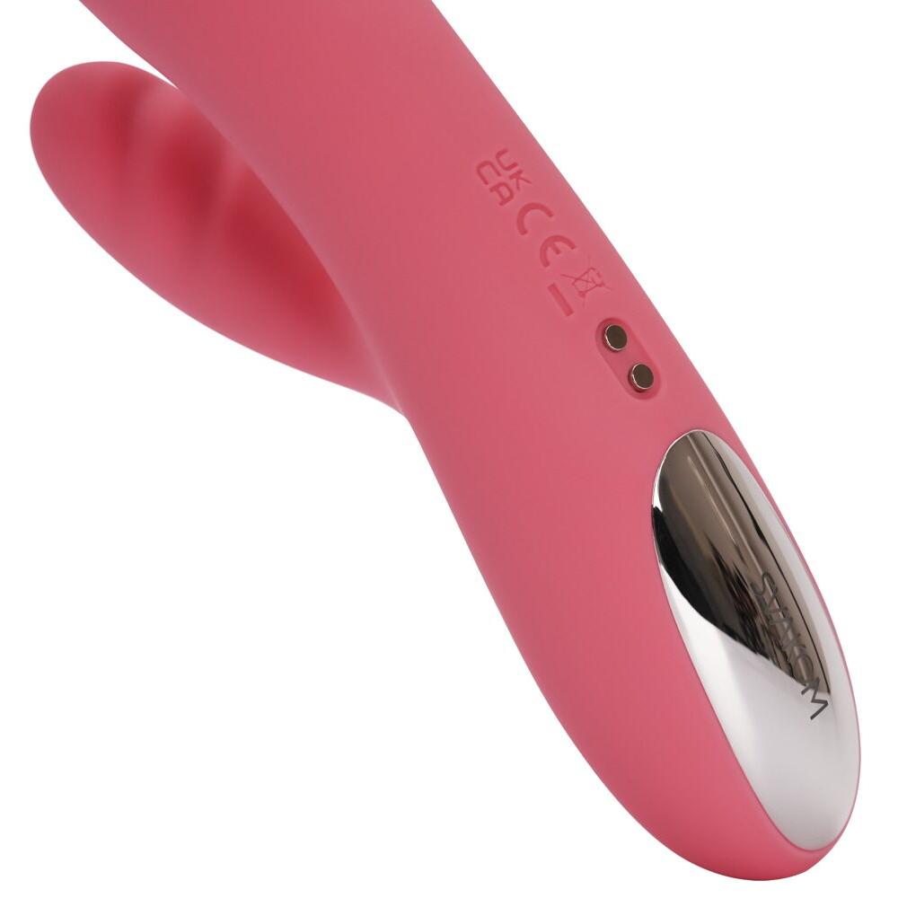 Rosa silikon rabbitvibrator fra SVAKOM med sølvfarget metallbase og kontrollknapper.