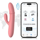 Rosa SVAKOM Mora Neo appstyrt rabbitvibrator i silikon med dobbel stimulering, vist ved siden av en smarttelefon med appkontroll.