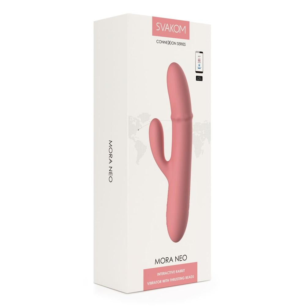 Mora Neo appstyrt rabbitvibrator fra SVAKOM i rosa silikon, vist i hvit emballasje.