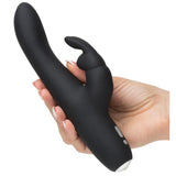 Greedy Girl Slimline Rabbit Vibrator i svart silikon, holdt i en hånd, med buet form og kaninører.