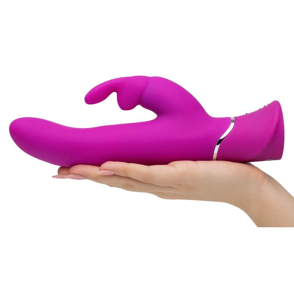 Lilla Power Motion Rabbit vibrator i silikon med G-punktstimulator og klitorismassasje, holdt i en hånd.