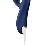 We-Vibe Nova 2 rabbitvibrator i dyp blå silikon med hvit ladekabel.