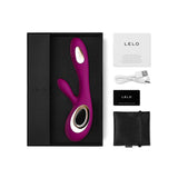 LELO Soraya Wave Lilla rabbitvibrator i silkemyk silikon med gullfarget detalj, presentert i eske med tilbehør.