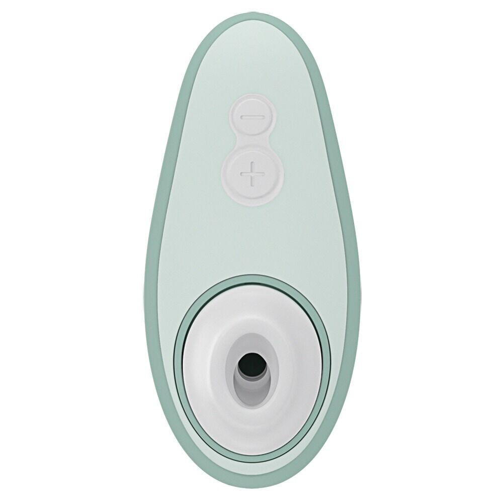 Womanizer Liberty 2 i myk mintgrønn, kompakt sugevibrator med hvite knapper og Pleasure Air-teknologi.