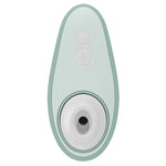 Womanizer Liberty 2 i myk mintgrønn, kompakt sugevibrator med hvite knapper og Pleasure Air-teknologi.