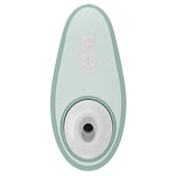 Womanizer Liberty 2 i myk mintgrønn, kompakt sugevibrator med hvite knapper og Pleasure Air-teknologi.