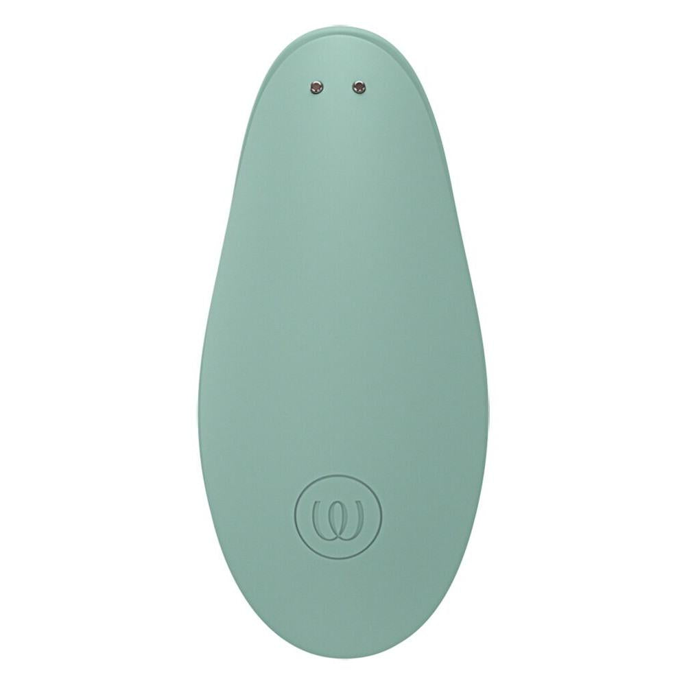 Womanizer Liberty 2 i myk mintgrønn, elegant og kompakt sugevibrator med magnetisk deksel.