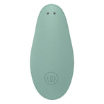 Womanizer Liberty 2 i myk mintgrønn, elegant og kompakt sugevibrator med magnetisk deksel.