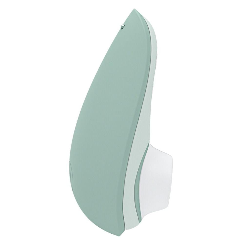 Womanizer Liberty 2 i myk mintgrønn, elegant og kompakt sugevibrator med hvite detaljer.