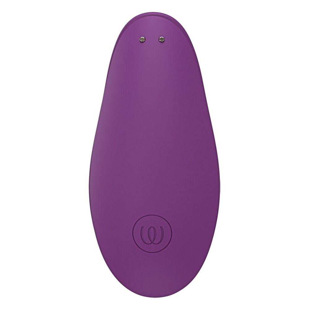 Womanizer Liberty 2 i lilla, en kompakt sugevibrator med glatt silikonoverflate og magnetdeksel.