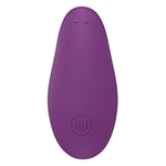 Womanizer Liberty 2 i lilla, en kompakt sugevibrator med glatt silikonoverflate og magnetdeksel.