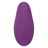 Womanizer Liberty 2 i lilla, en kompakt sugevibrator med glatt silikonoverflate og magnetdeksel.