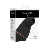 Sort Kissable sugevibrator i medisinsk silikon med rosegull-detaljer, i hvit produktemballasje.