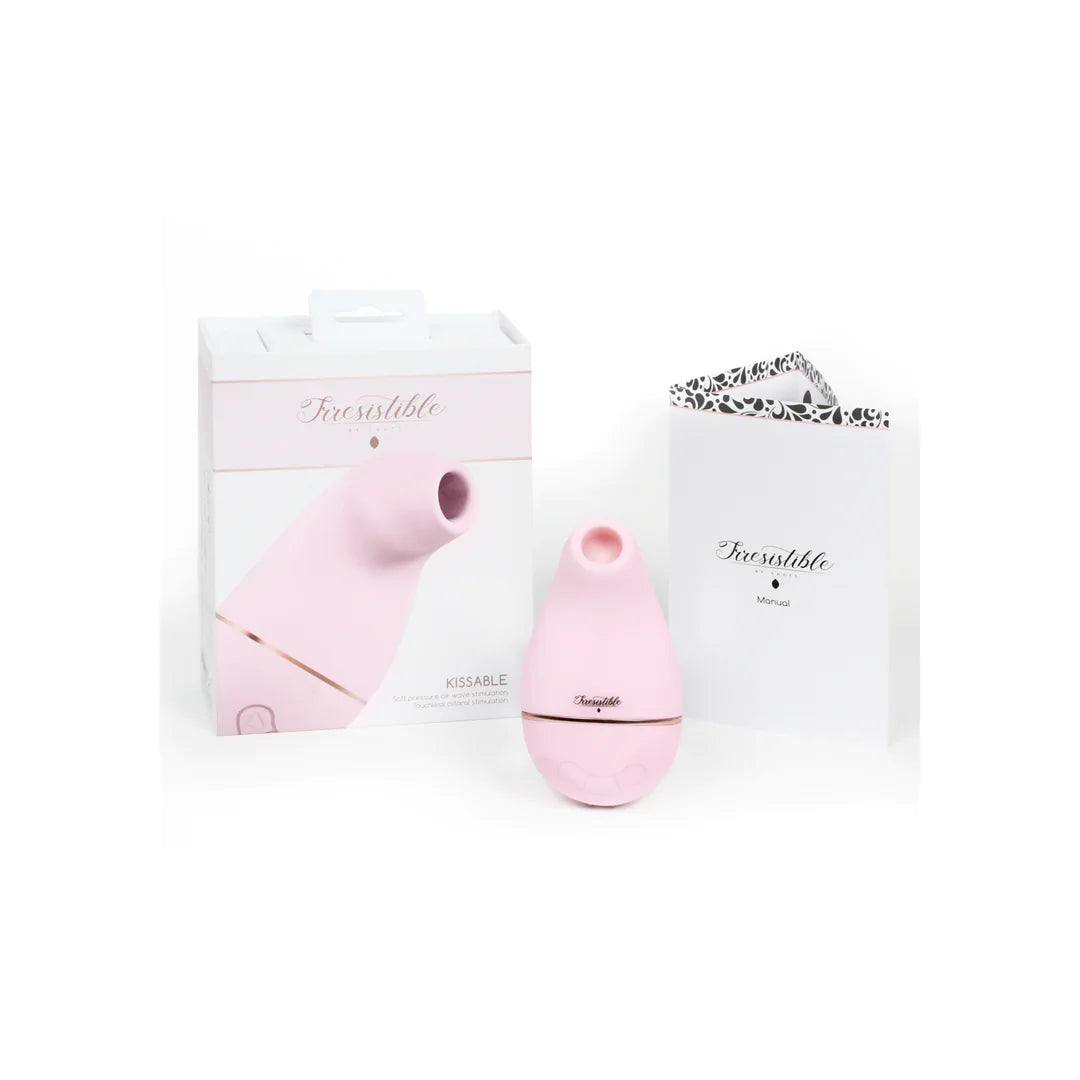 Lys rosa Kissable sugevibrator i silikon med eske og manual.