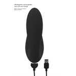 Svart, matt silikon vibrator med buet tupp og Sonic Pulse-teknologi, koblet til USB magnetisk ladekabel.