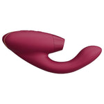 Womanizer DUO 2 dyp rød silikon vibrator med gullkant, for klitoris- og G-punktstimulering.