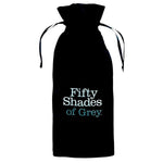 Svart fløyelspose med "Fifty Shades of Grey" logo i hvit og turkis skrift.