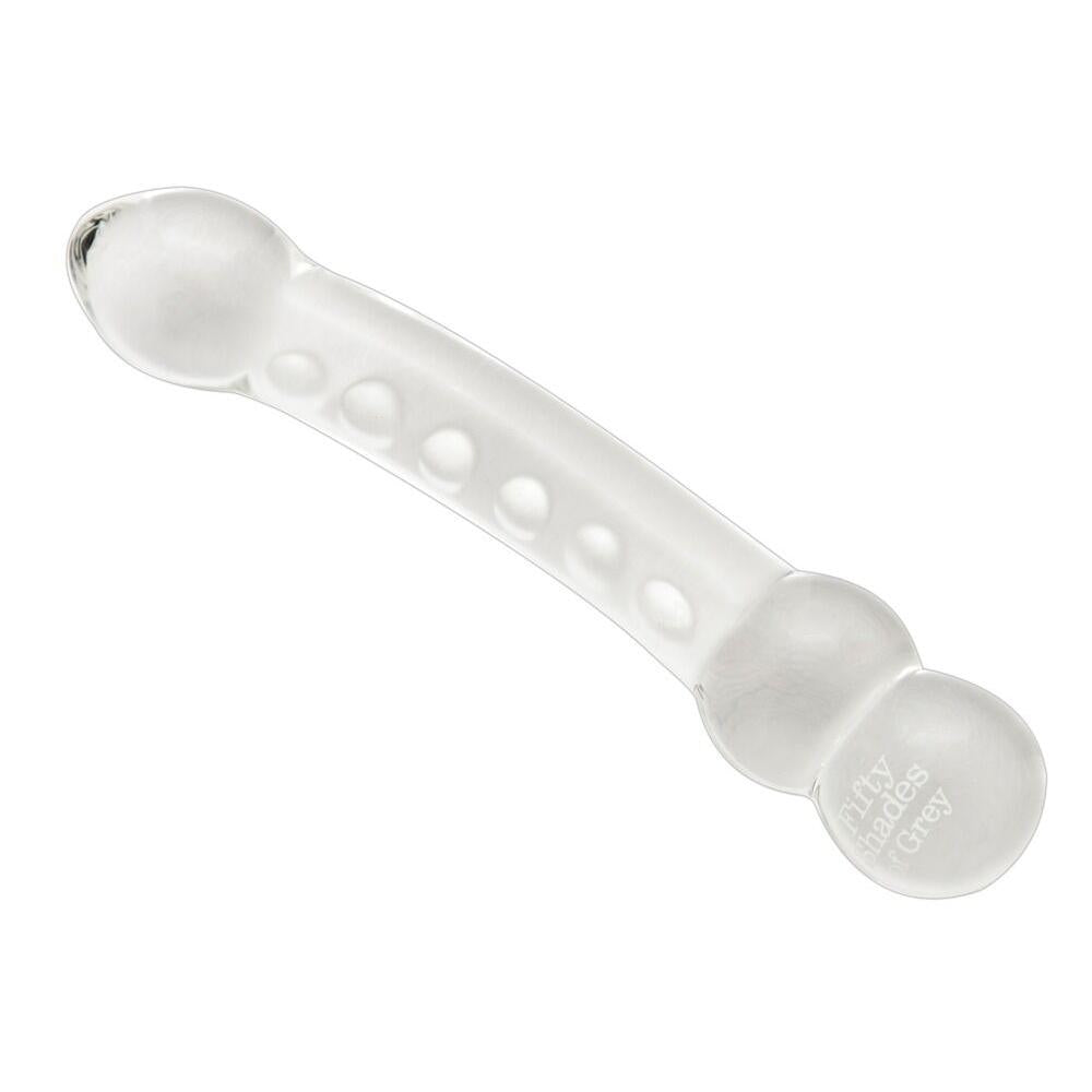 Klar, kuleformet glassdildo fra Fifty Shades of Grey med buet design og gradvise kuler.