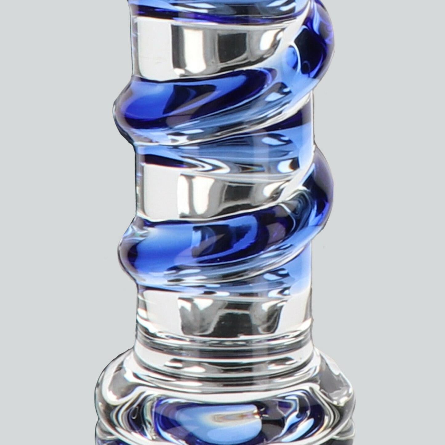 Glass Worxx G-Spot Gemstone; klar glassdildo med blå swirl-detaljer og buet form.