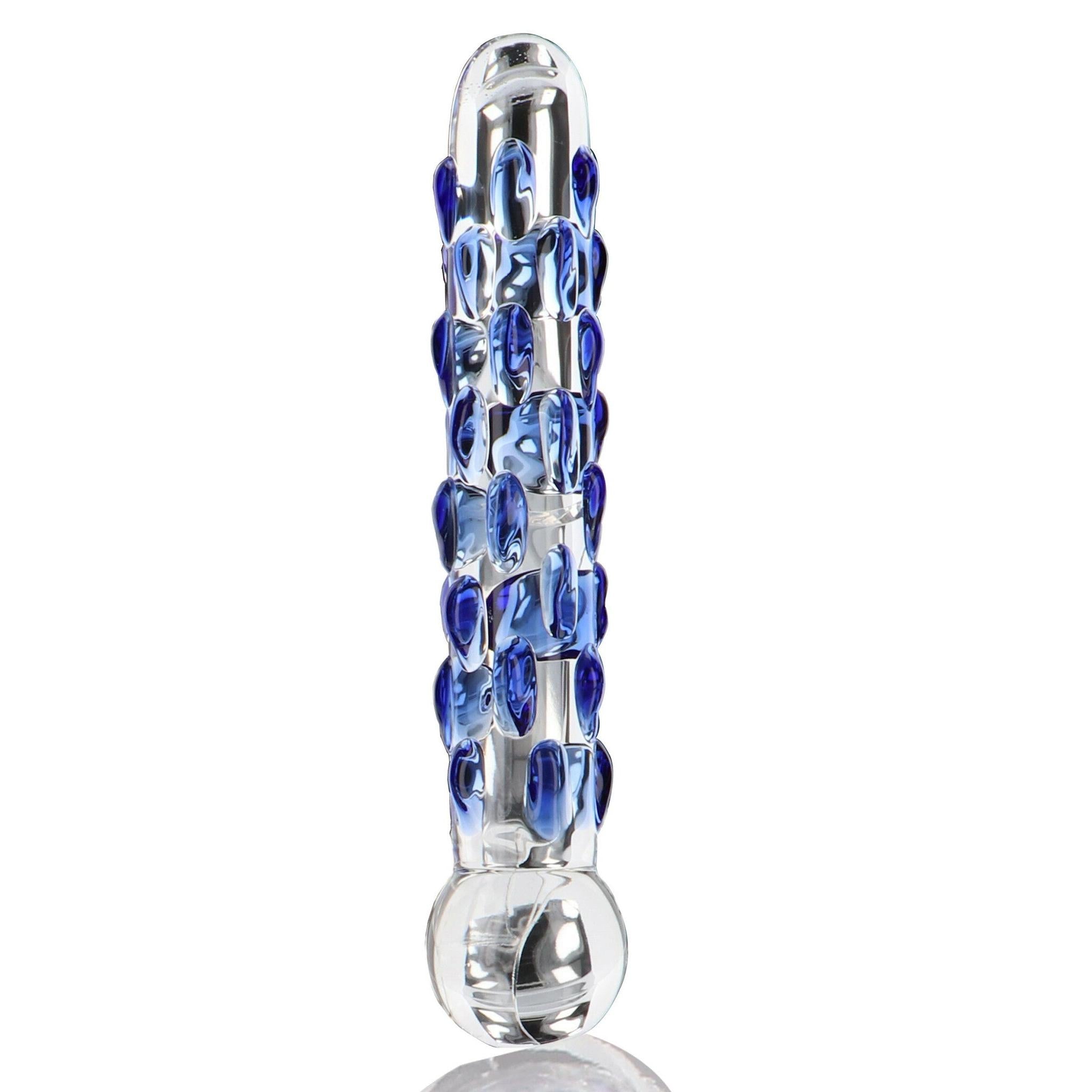 Klar glassdildo med buet silhuett og blå stimulanseknopper.