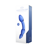 Blå, håndblåst glassdildo med buet design og 18 cm lengde, presentert i en hvit eske.
