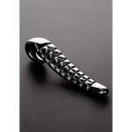 Glansfull Devil Tongue dildo i rustfritt stål med dype riller og bølgende form for G-punktstimulering.