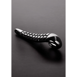 Skinnende Devil Tongue dildo i rustfritt stål med dype riller og buet ende.