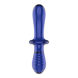 Dyp blå glassdildo med dobbel stimulering, en glatt og en ribbet ende, og bredt grep.